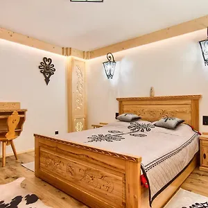 Utrzymany W Stylu Goralskiej Zakopane